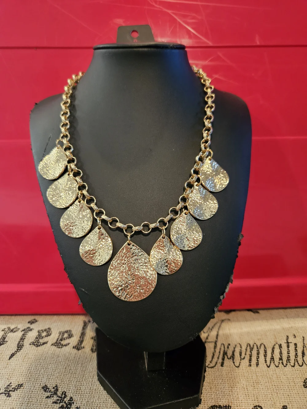 Gold Teardrop Statement Necklace - Elegant Women's Jewelry